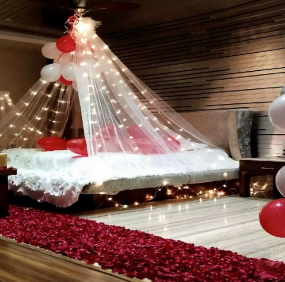 Room Decoration With Flower